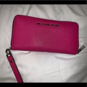 Michael Kors Wrislet Wallet